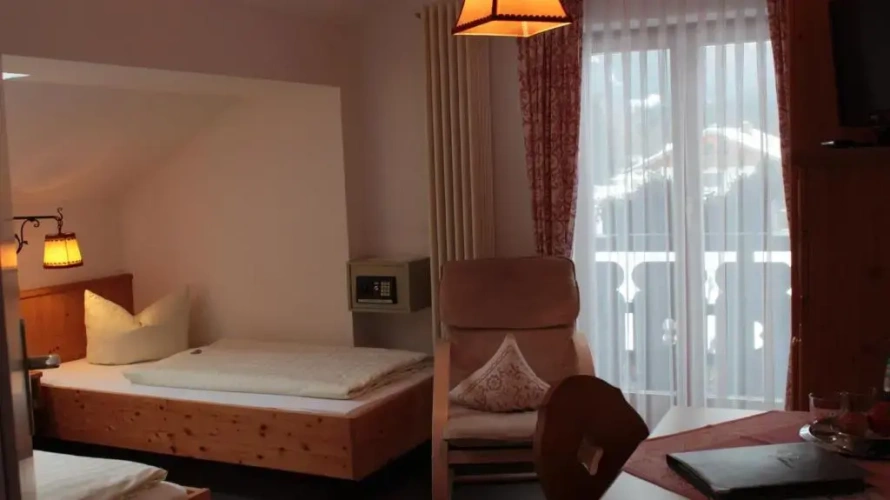 Standard Twin room with mountain view