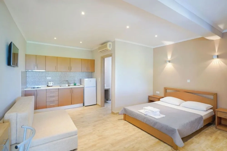 Classic Double room with balcony and with partial sea view