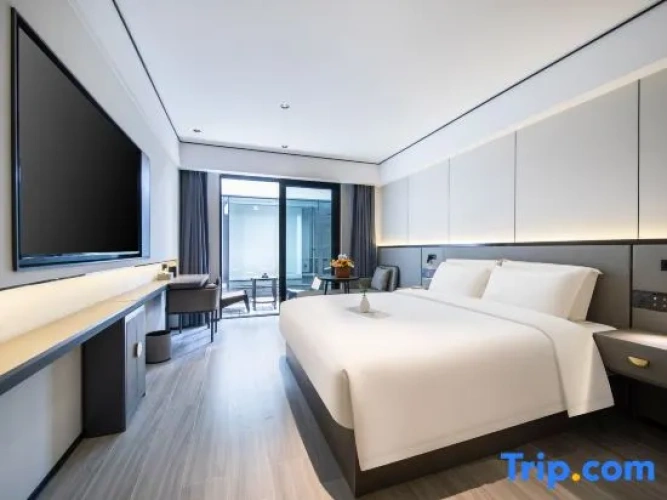 Standard Double room with partial view