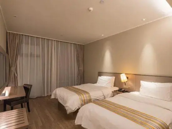 Home Inn Plus (Harbin Central Street)