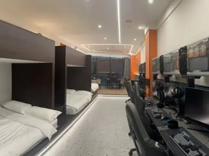 Baojing Sifangyuan E-sports Hotel