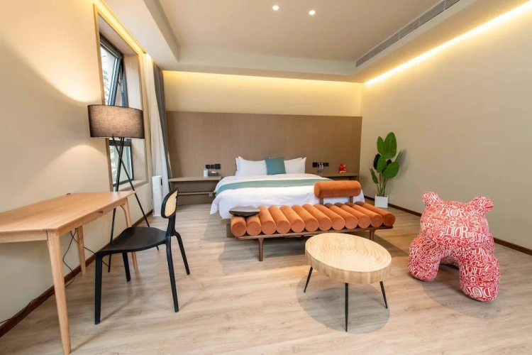Premier room