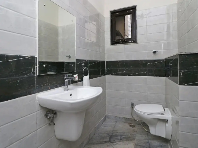 OYO 12143 Hotel SKD