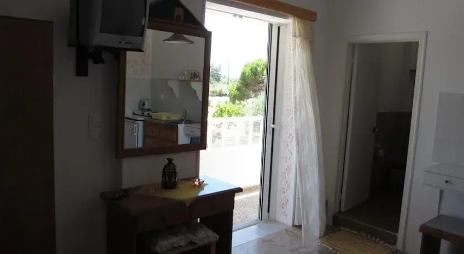 Agios Stefanos Studios & Apartments