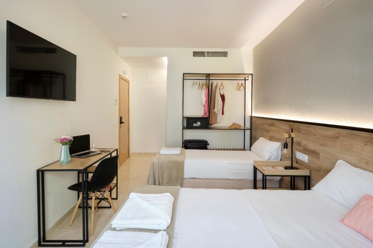 Standard Triple room with balcony