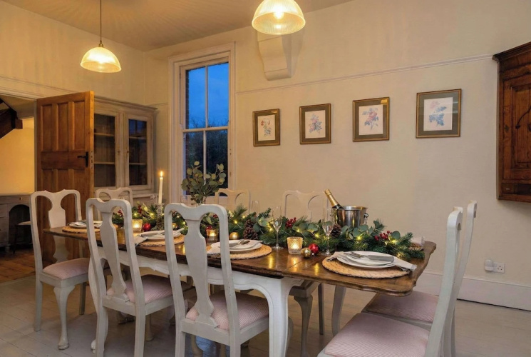 House Annexe Sleeps 18 Heated Pool