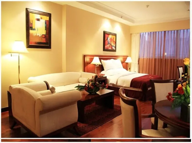Trianon Royal Hotel