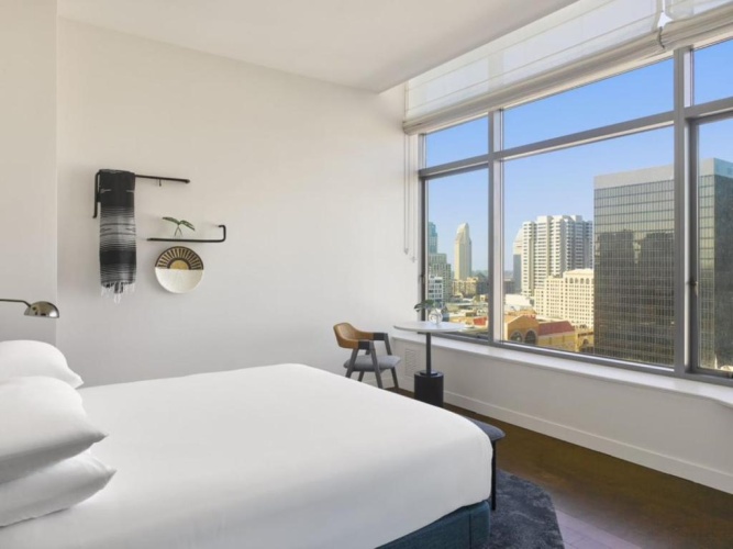 Double room with city view