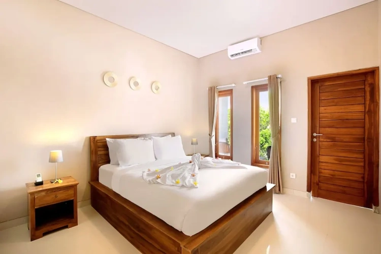 Villa with balcony and with pool view