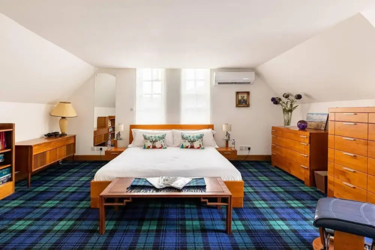 Stunning Luxury Duplex With Hot Tub and Aircon