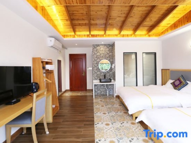 Standard Twin room with balcony