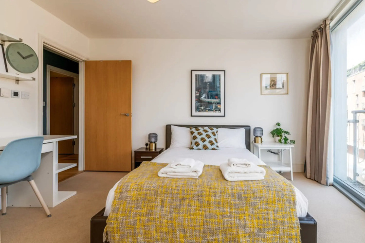 Bright & Spacious Battersea Flat