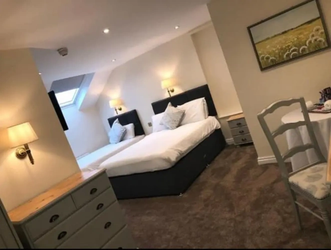 Standard Triple room