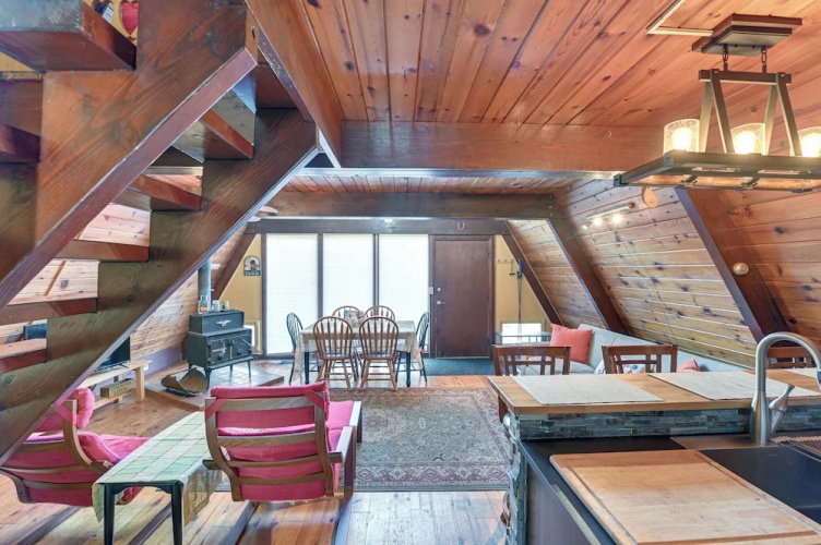 Walk to Ski Lift! Charming Hunter A-frame