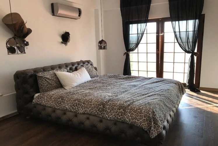4 Bedrooms Villa