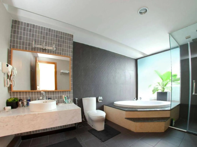 Crown Diamond Hotel