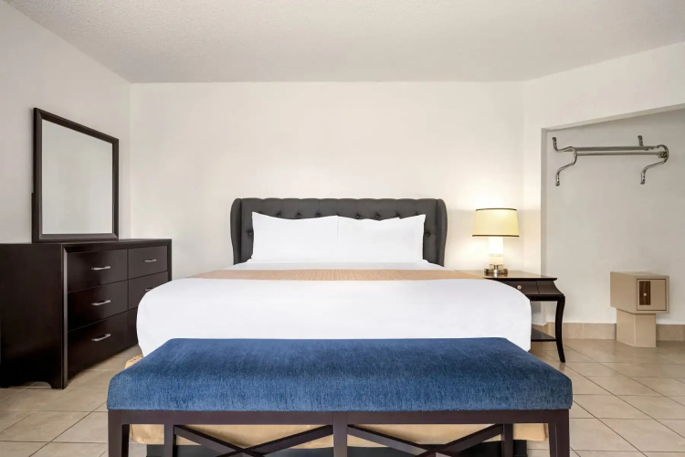 Travelsuites Inn