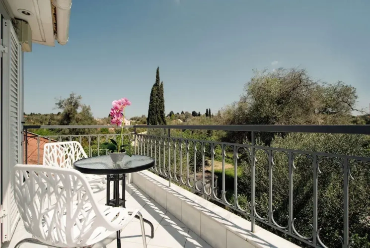 2 Bedrooms Apartment with garden view