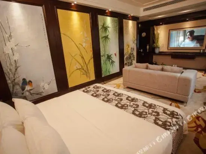Deluxe Family Suite