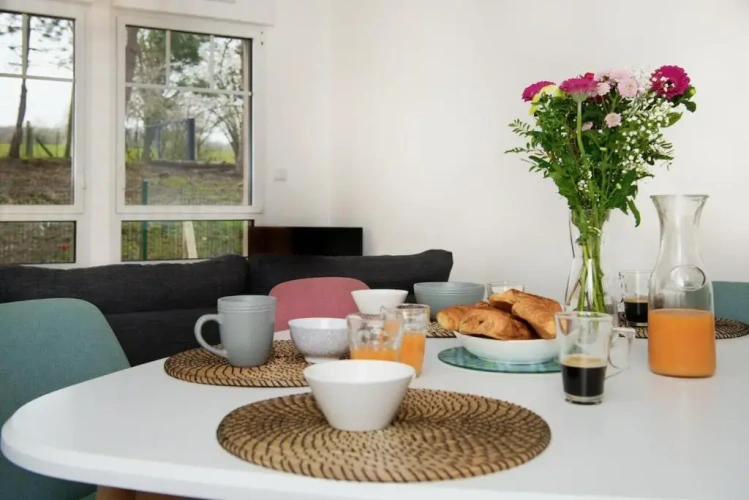 2 Bedrooms Apartment