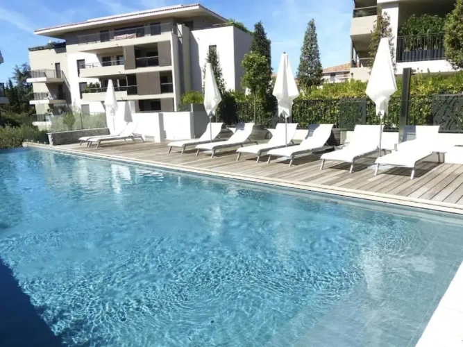 3 Bedrooms Apartment