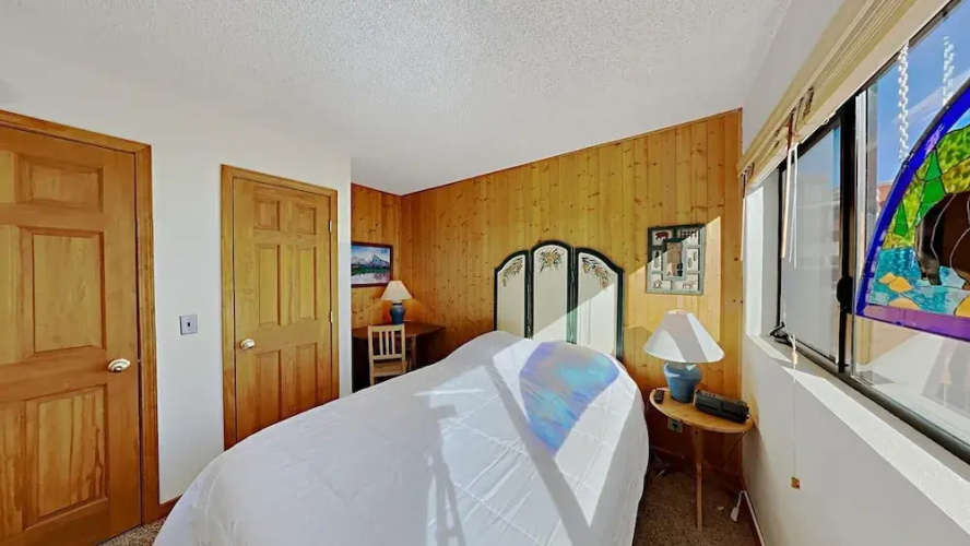 572 2 Bedroom Condo