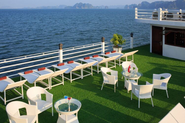 Halong Silversea CruiseOver view