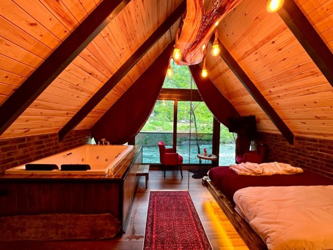 Suite with river view