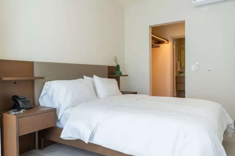 Arcadia Condo Suites