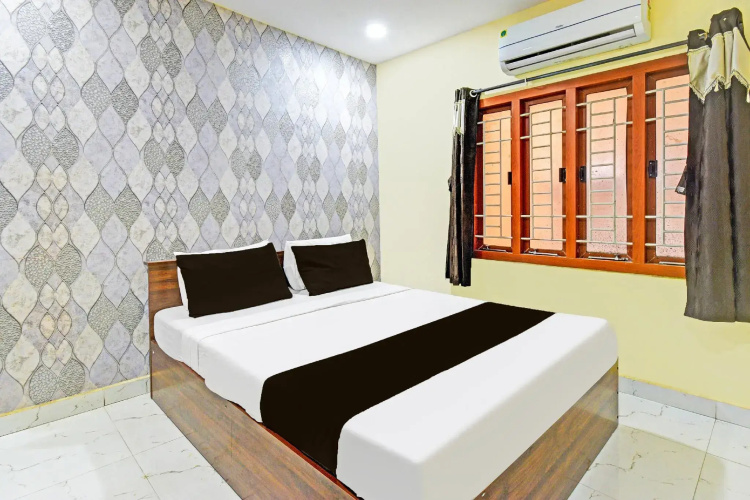 OYO 92953 Sri Navya Grand
