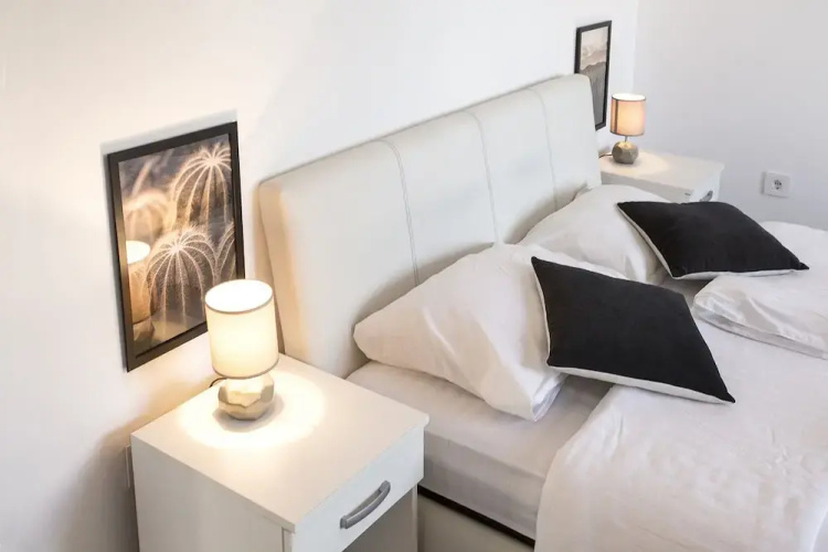 Central New Apartment