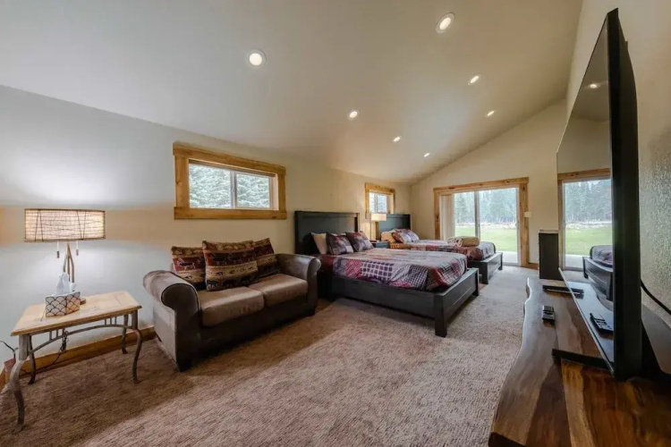 Flathead River Retreat For 15!