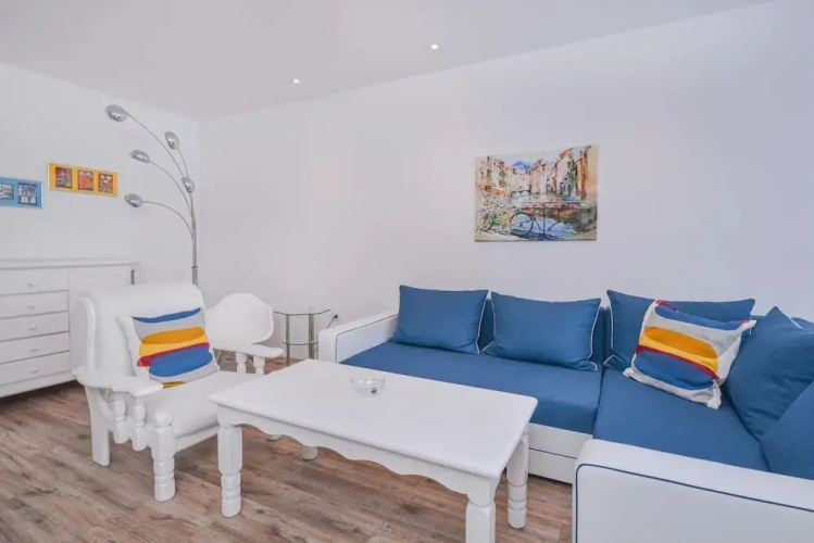 FM Deluxe 2-BDR Apartment - Simplisico