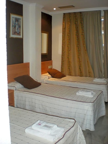 Standard Triple room