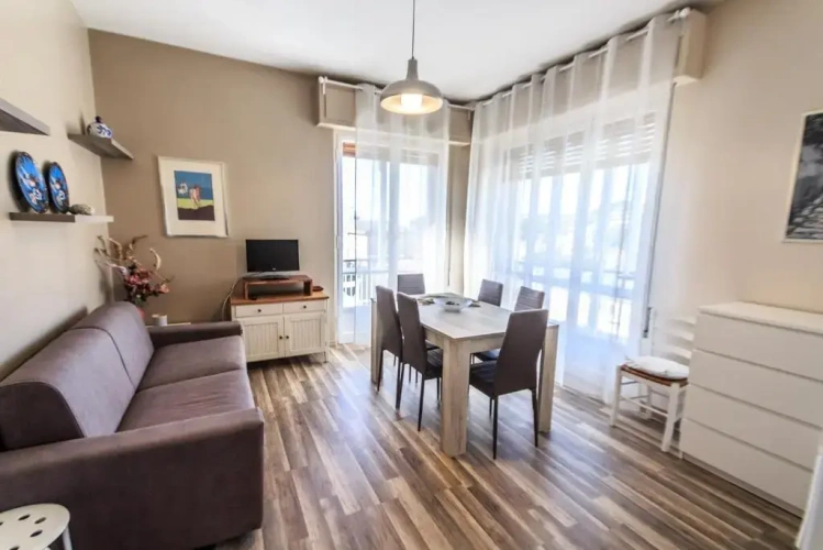 2 Bedrooms Apartment