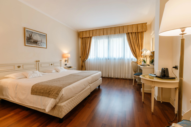 Hotel Savoy Palace