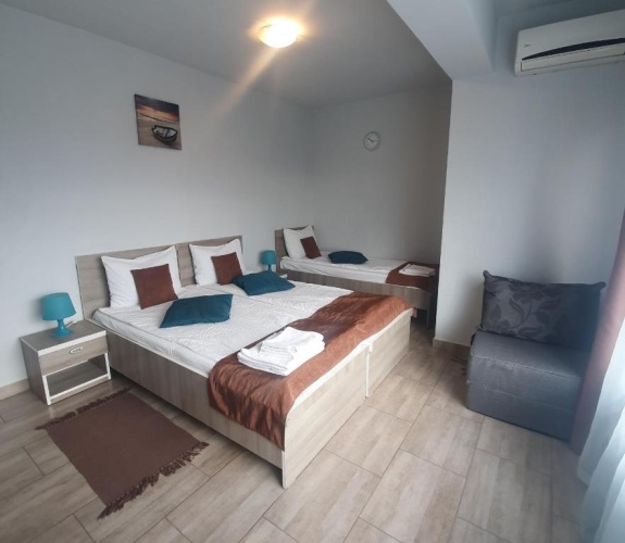 Standard Triple room