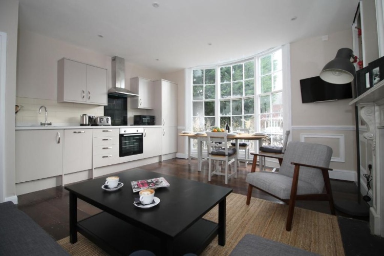 2 Bedrooms Apartment