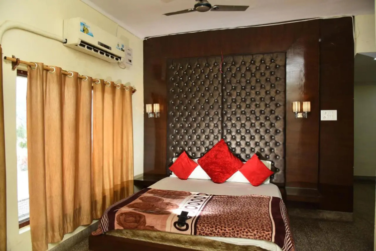 Hotel Ganga Basin