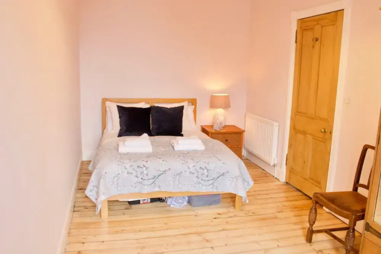 1 Bedroom Flat Near Holyrood Park