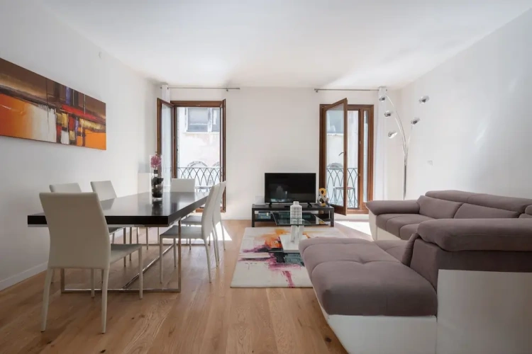 2 Bedrooms Apartment