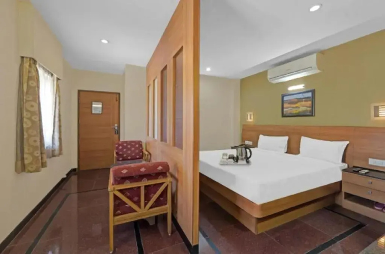 FabHotel The Redfox