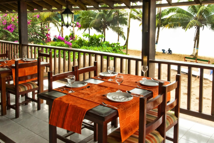 Playa de Oro Lodge