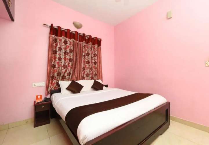 Lloyds Nest by OYO Rooms