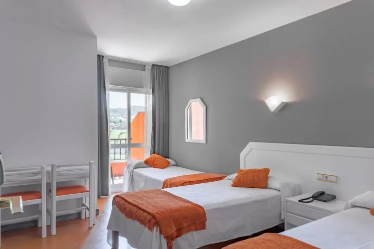 Standard Triple room with balcony