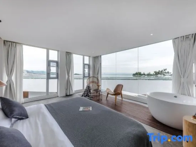 2 Bedrooms Suite with sea view