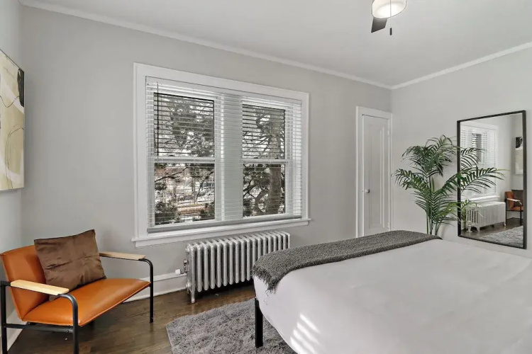Chic 2BR Apt in Skokie - Elm 3A