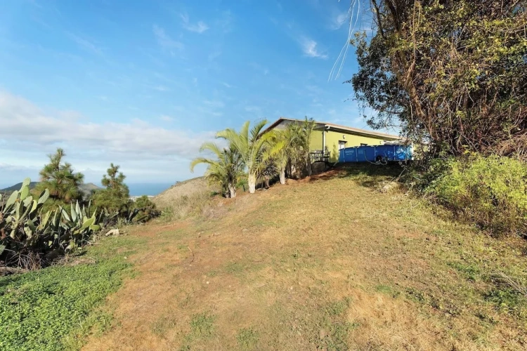 1 Bedroom Apartment with mountain view