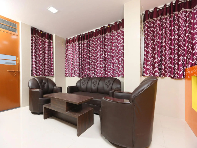 OYO 11342 Phoenix Inn