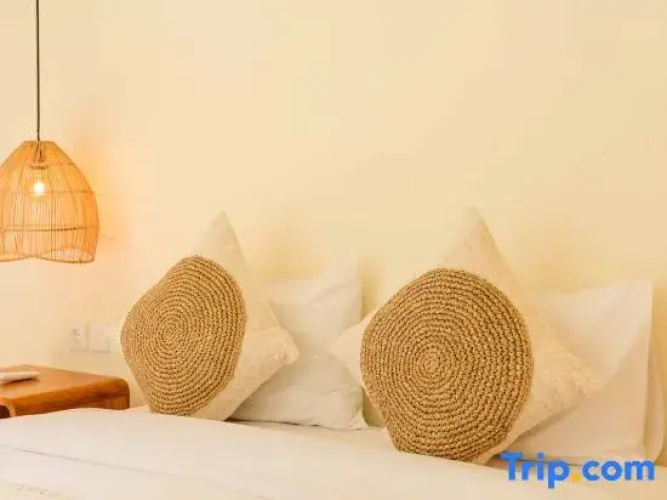Modern 2BR Oasis with Pool in Balangan